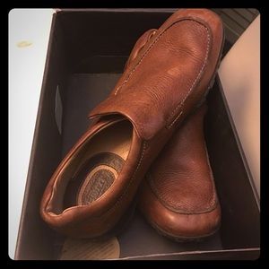 Light brown leather Born Loafers